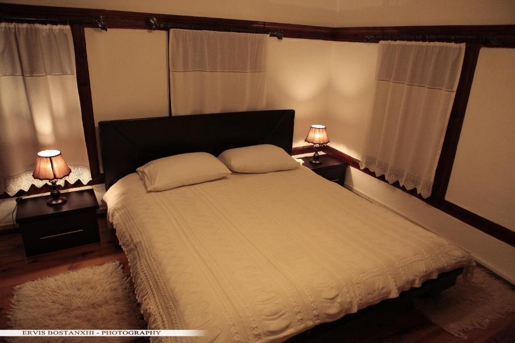 Guest House Bujtina Leon Korce Pokoj fotografie