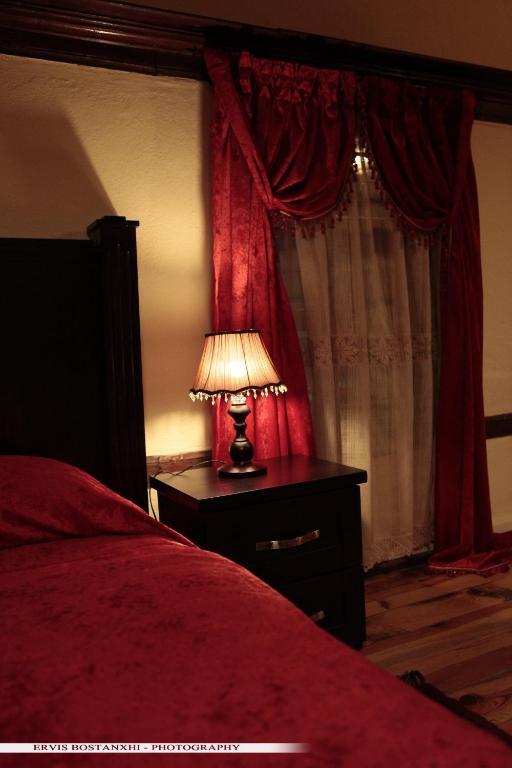 Guest House Bujtina Leon Korce Pokoj fotografie