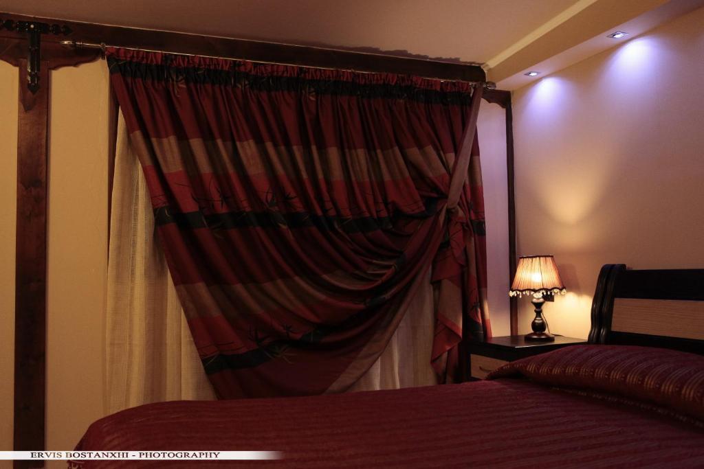 Guest House Bujtina Leon Korce Pokoj fotografie