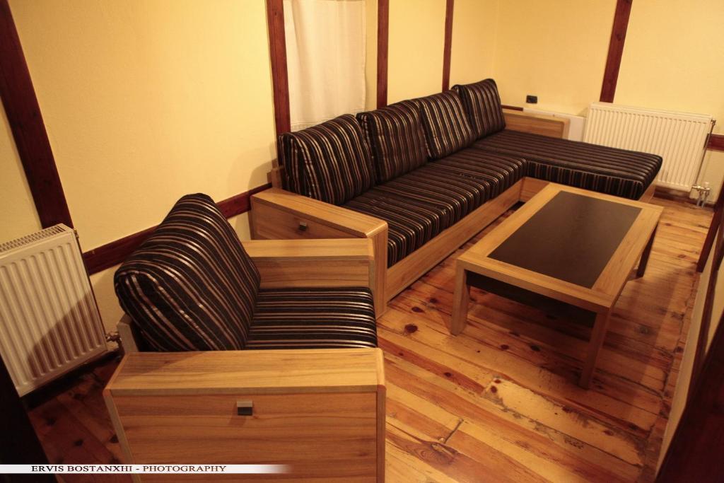 Guest House Bujtina Leon Korce Pokoj fotografie