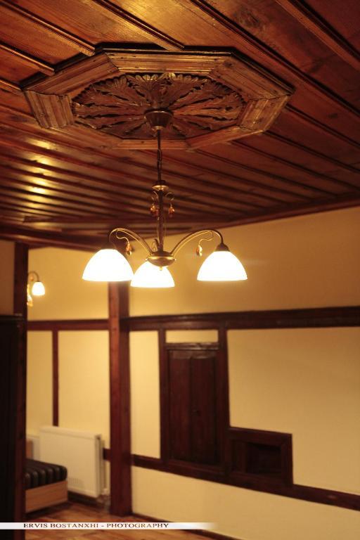 Guest House Bujtina Leon Korce Pokoj fotografie